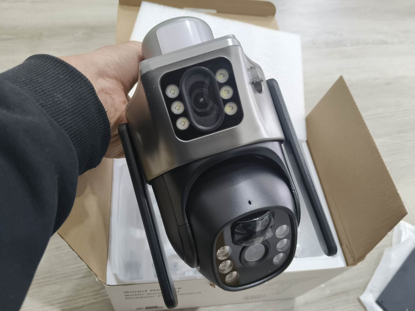 V44 Solar-Powered 4g security Camera with HD Color Monitoring Motion Detection