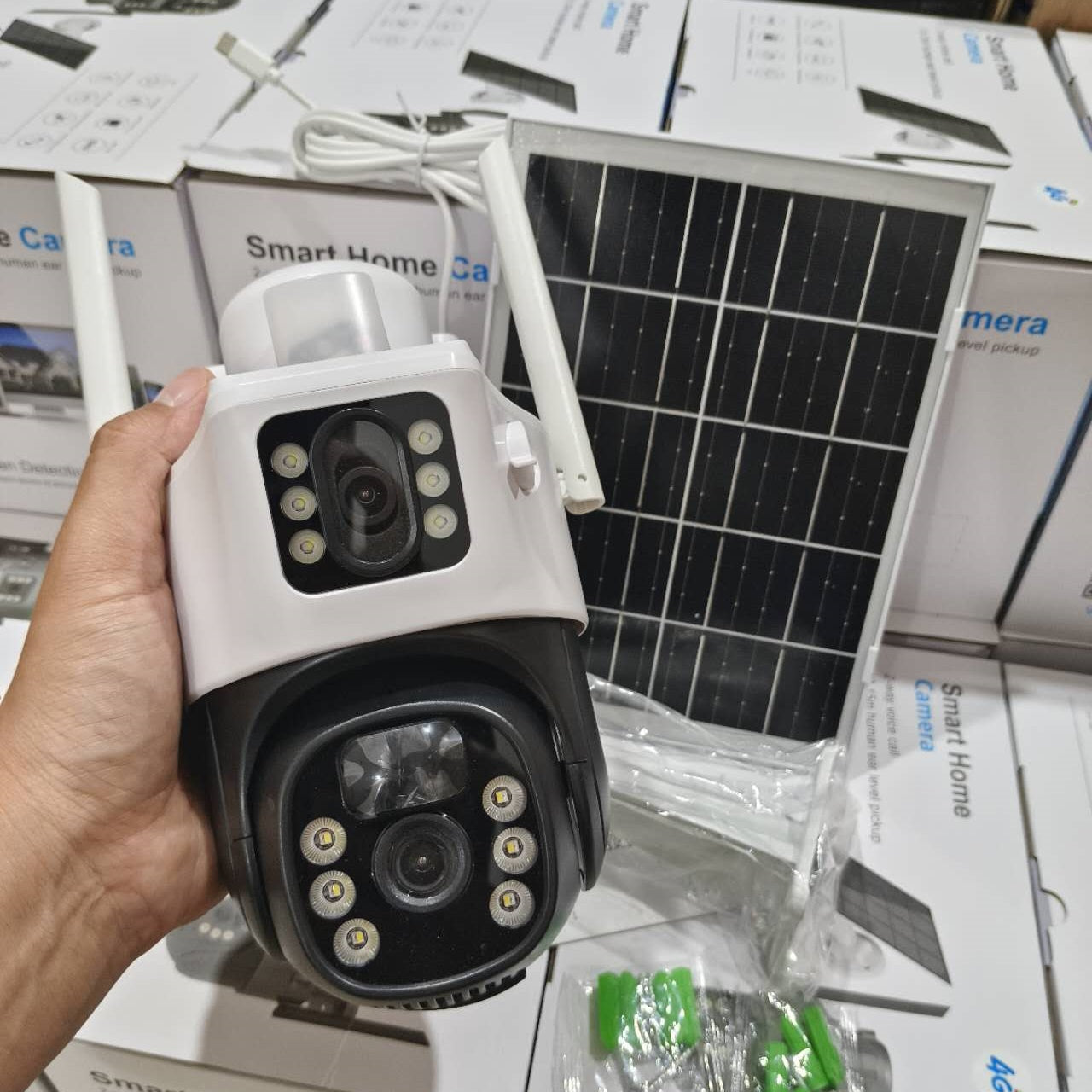 V44 Solar-Powered 4g security Camera with HD Color Monitoring Motion Detection