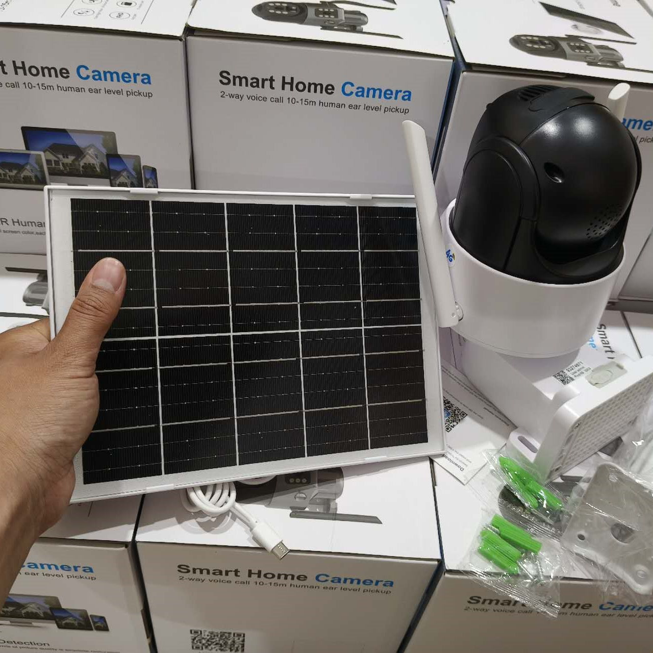 V44 Solar-Powered 4g security Camera with HD Color Monitoring Motion Detection